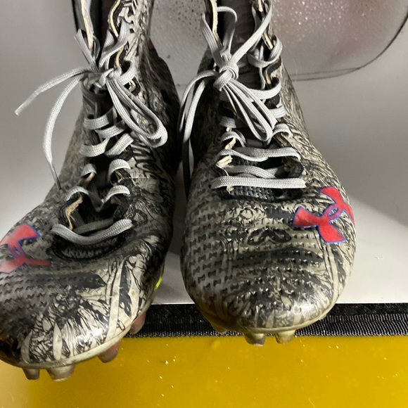Under Armor cleats lightly worn check cleats and inside Size 11 - Picture 1 of 10